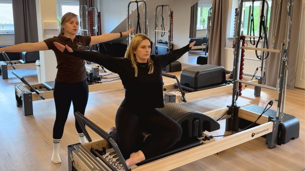 Rebalance Pilates Studio - Ćwiczenia na reformerze z wieżą Rebalance Pilates Studio