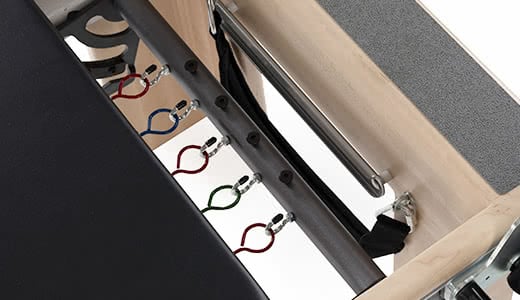 Sprzęt Pilates Balanced Body z systemem 6 Signature Springs.