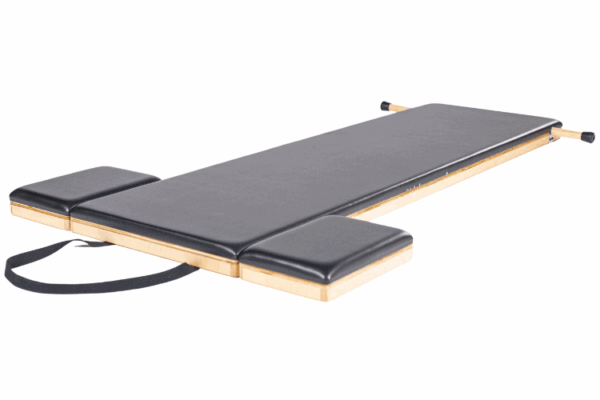 Contrology High Mat z Moon Boxes i paskiem na stopy do Pilates.