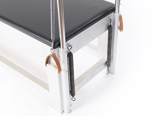 Stół Pilates Balanced Body z ramą aluminiową bez spawów i czarną tapicerką
