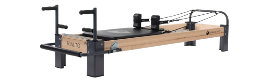 Reformator Rialto Pilates z wyściełanymi, profilowanymi uchwytami.