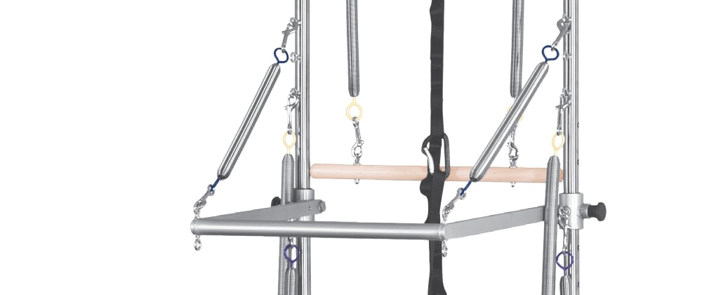 Wieża reformera Pilates z wszechstronnymi funkcjami treningowymi