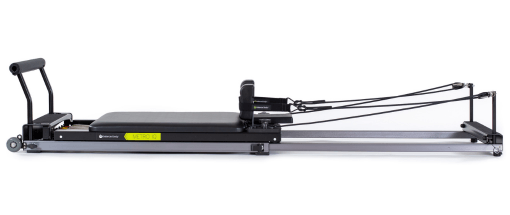 Elegancka rama reformera Pilates z anodowanego aluminium z teleskopowymi torami.