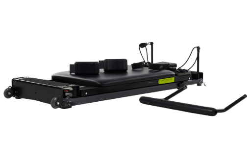 Telescoping Pilates reformer do łatwego przechowywania i transportu.