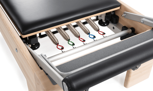 Klasyczny Footbar i No-Roll Springbar na Reformerze Balanced Body