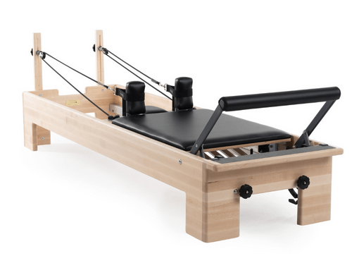 Reformer Pilates z systemem regulacji Revo Footbar i Springbar.