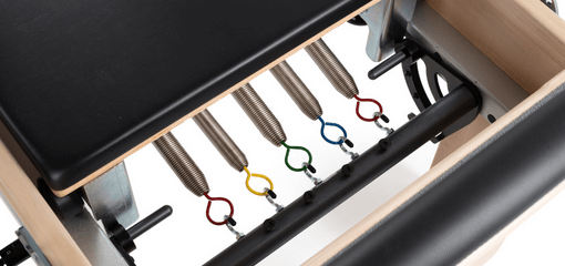 System Sprężyn Signature Balanced Body z 5 sprężynami do oporu w Pilatesie.