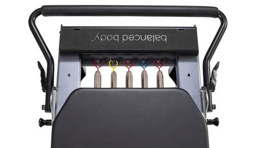 Reformer Balanced Body z 5 sprężynami Signature dla regulowanego oporu.
