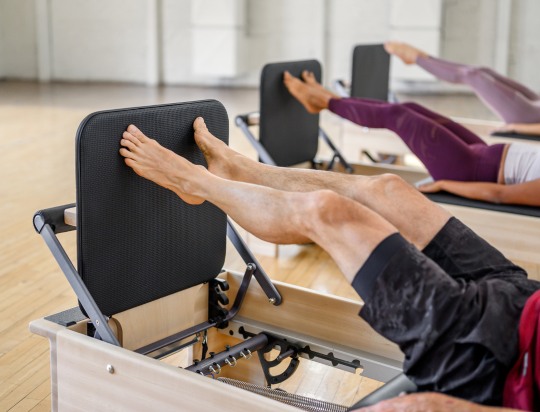 ćwiczenia pilates na Reformerze