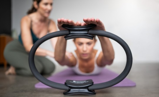 Ćwiczenia z kręgiem pilates