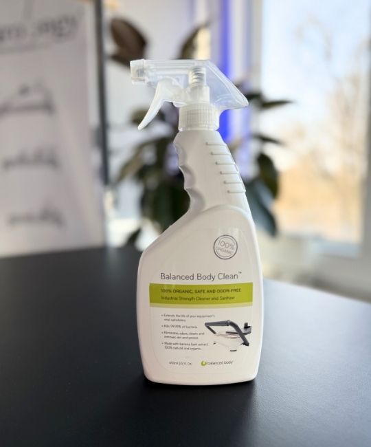 Butelka spray Balanced Body Clean do konserwacji sprzętu Pilates.